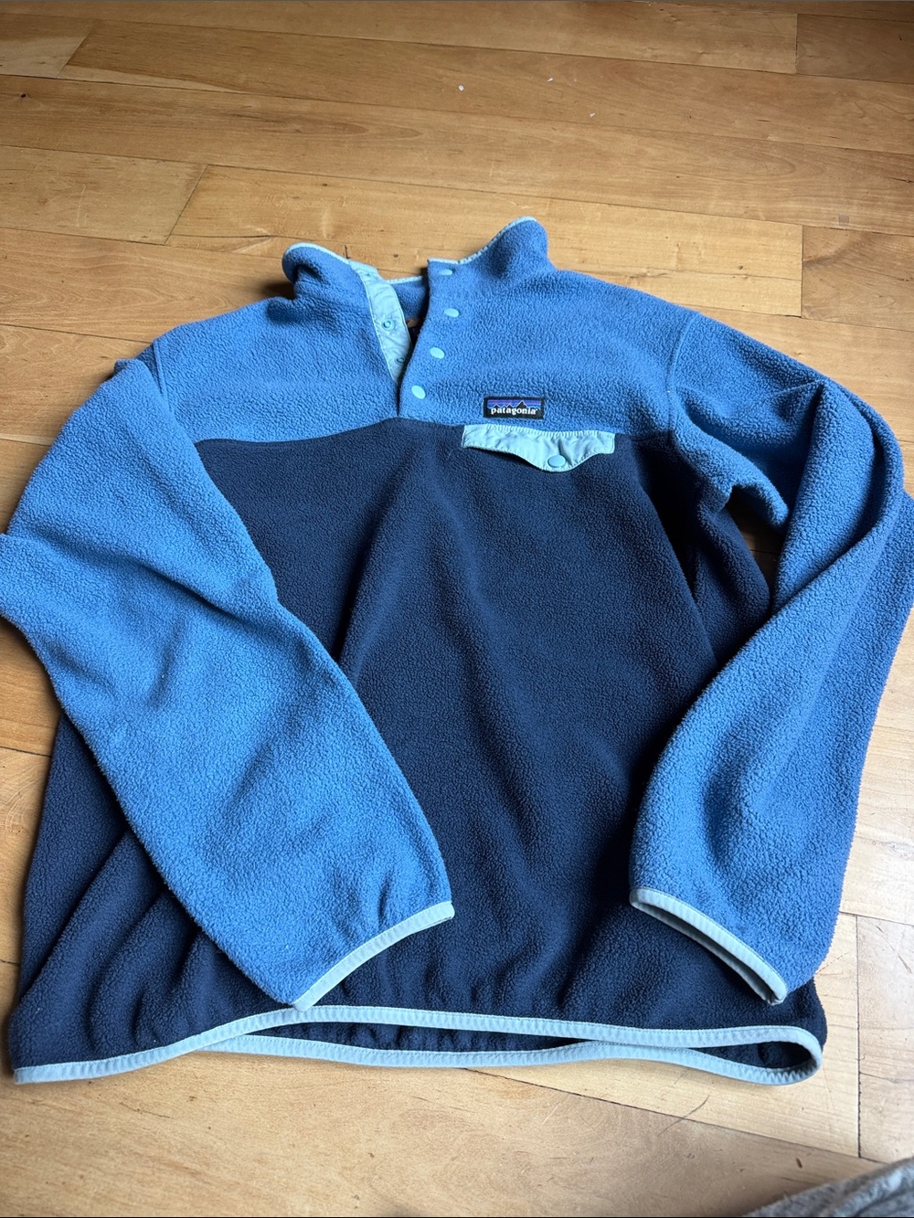 Patagonia Two-Tone Light Blue and Navy Snap-T Fleece Pullover